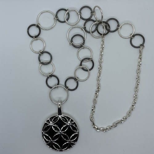 Premier Designs Full Circle Magnetic Reversible Pendant And Circle Chain