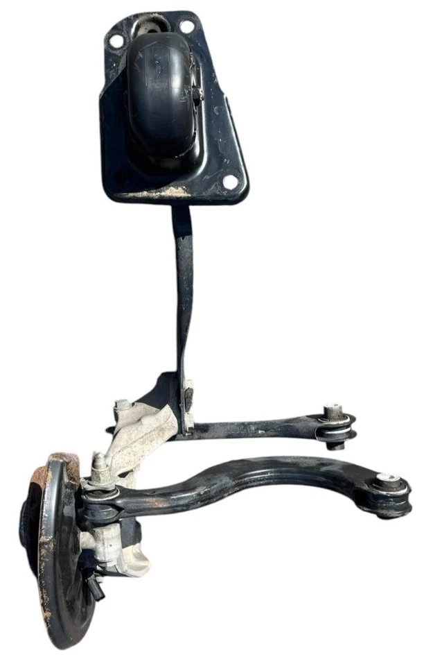 Audi A3 2015-2020 suspensión trasera derecha lado pasajero rodilla OEM Foto 2 de 4