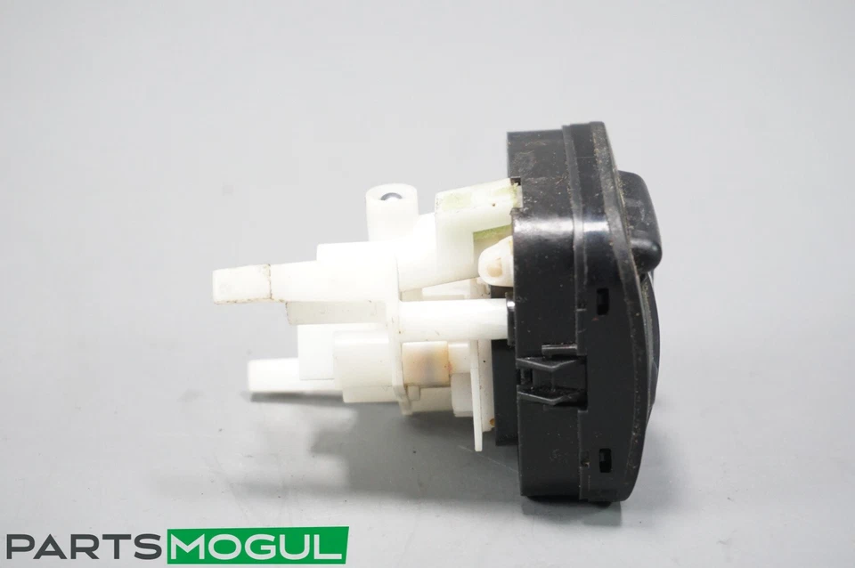 2008 MERCEDES CLS63 AMG (C219) RIGHT FRONT PASSENGER SEAT LUMBAR SWITCH BUTTON - Image 3 of 4