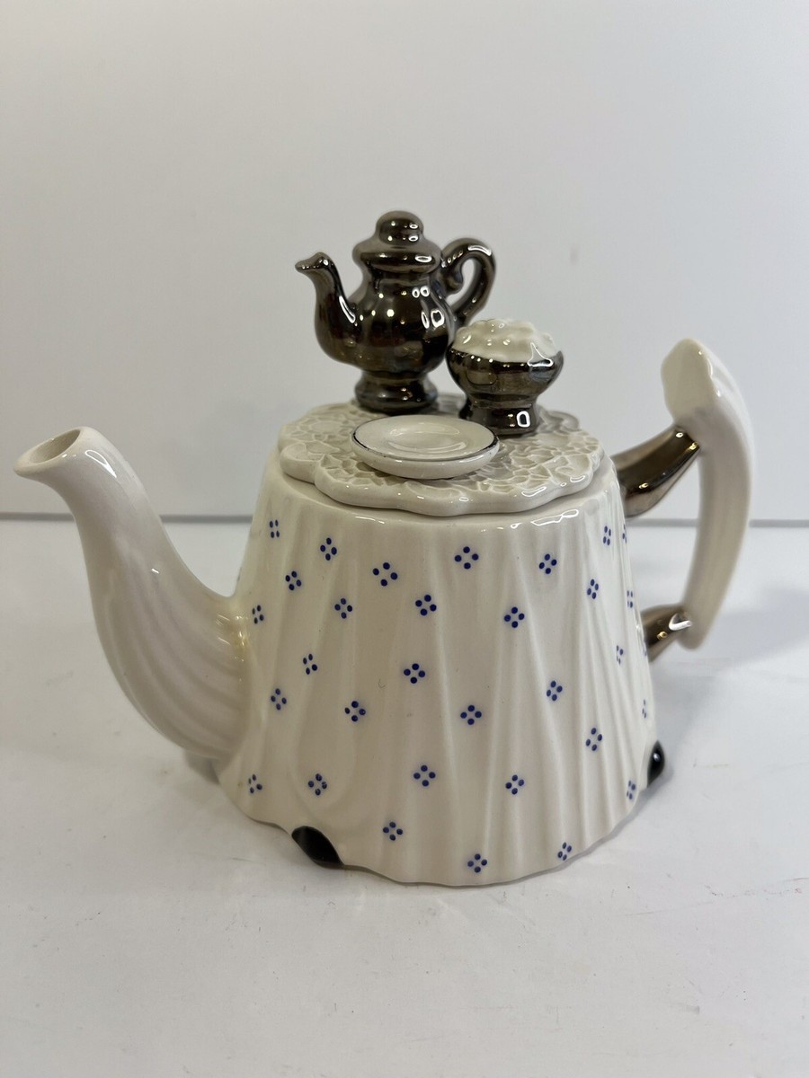 Cardew Design England Mini Teapot Victorian Table Blue and Cream