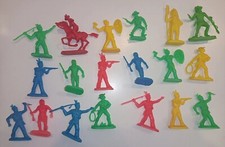 Lot Figurines Monochrome Cowboys Indiens Verts Jaunes Bleus Rouges Vintage A-43