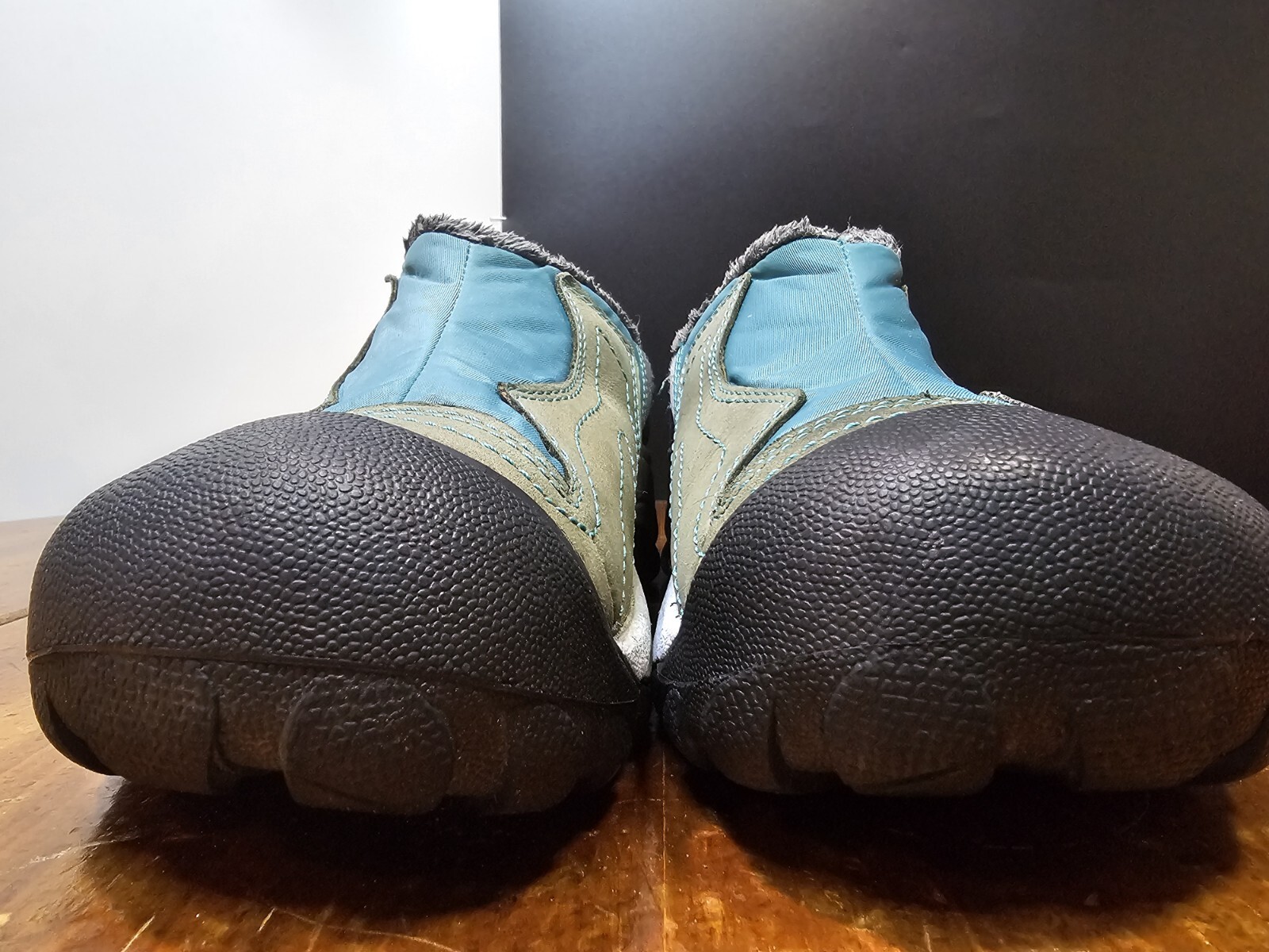 Zoccoli slip on caldi Keen da donna taglia 8 5 US scarpe da trekking facili blu grigie