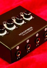 Powerful  MONOPRICE FOUR CHANNEL HEADPHONE AMPLIFIER PRO AUDIO SERIES