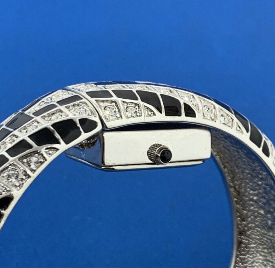 Reloj pulsera Victoria Wiek cristal esfera oculta brazalete para mujer, rayas cebra  Foto 3 de 4