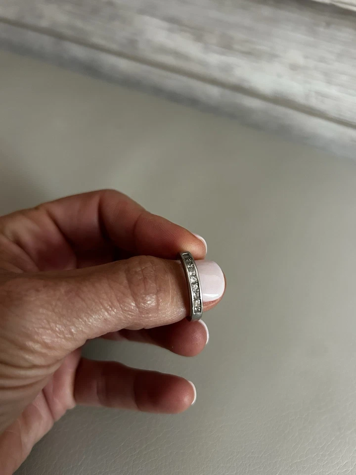 Anillo de platino de diamantes talla princesa 1/2 quilate talla 6 Foto 2 de 4