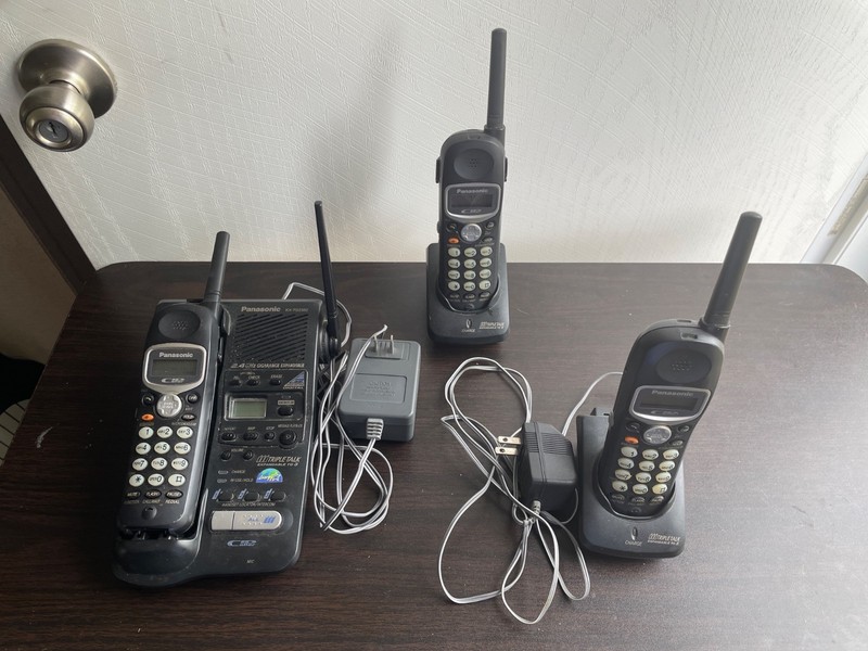 Panasonic KX-TG2382B Digital Cordless Phone System 3 Handsets 3 Bases - 2.4 GHz