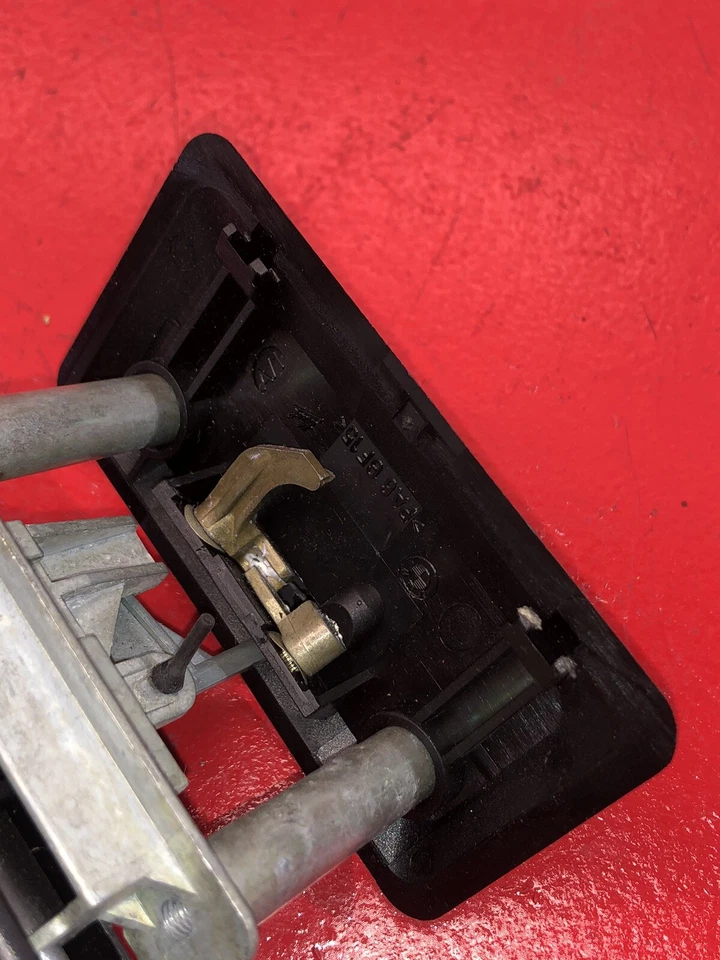 BMW 5 Series E39 525i 528i 530i 540i M5 1997-03 Guantera Cierre Manija O2 Foto 2 de 4