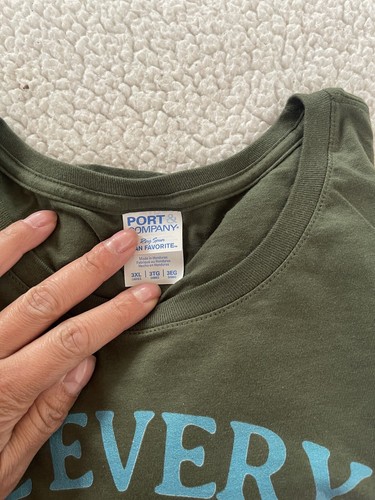 port comoany “Make everyday Earth day” 3X green shirt women - Picture 2 of 2