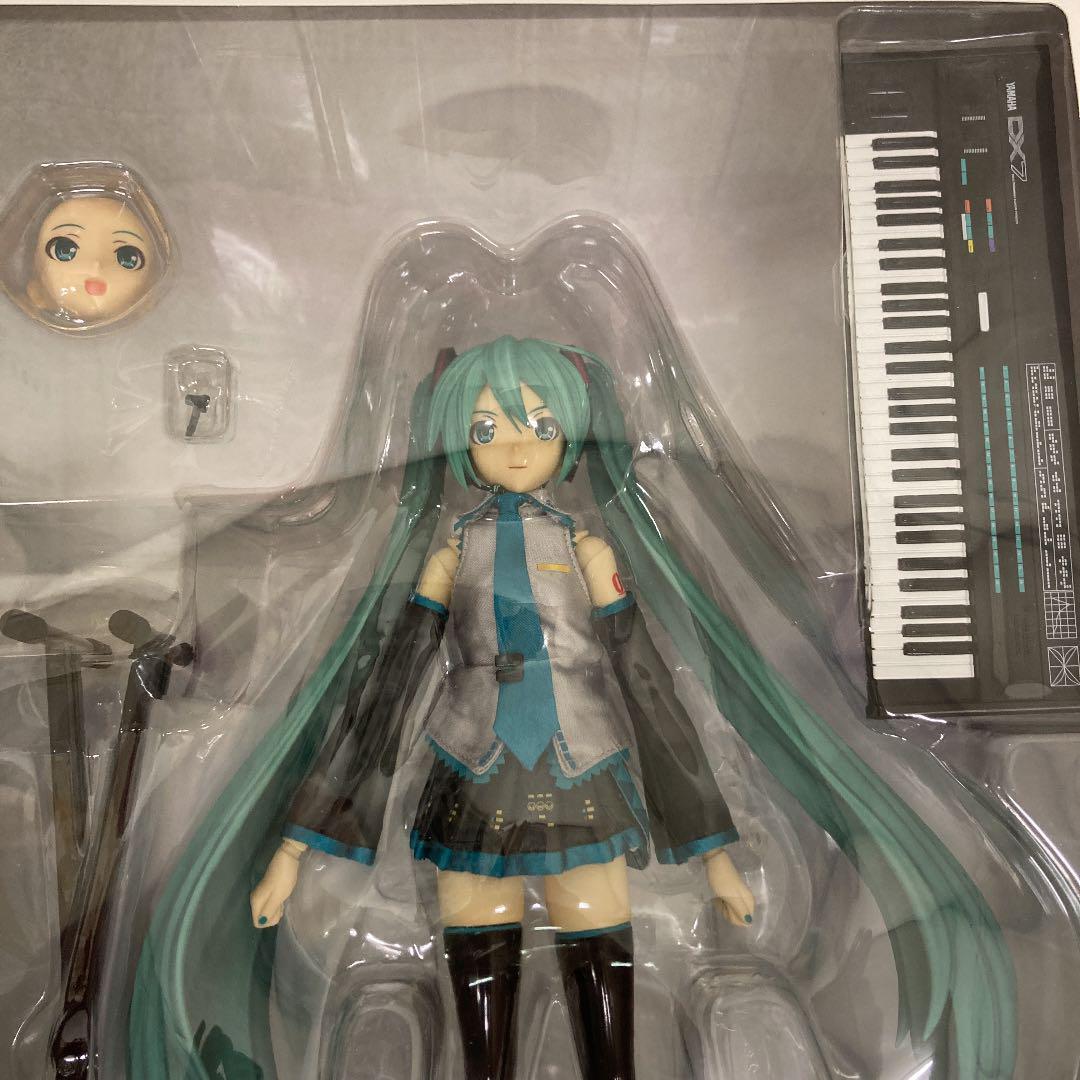 Project DIVA F Hatsune Miku EXPRESS Figure 1/6 REAL ACTION HEROES