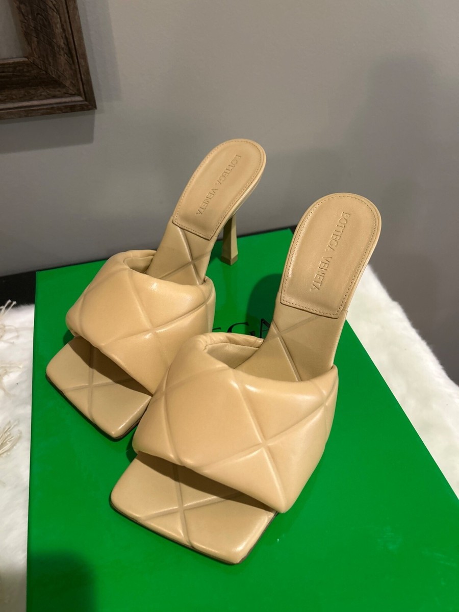 【関税&送料込】Bottega Veneta Mule Lido Sabbia Bottega Veneta Rubber Lido Mule Sandals Cane Sugar Womens