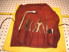 Mercerdes W126 1987 300SDL in Rear trunk Genuine 1 set of 10 Tools / Red 1 Pouch