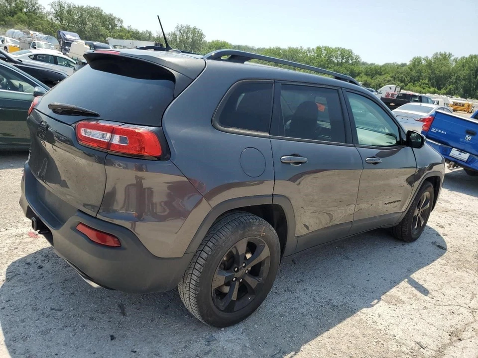 2015 JEEP CHEROKEE Fuel Filler Door  GRAY  Foto 4 de 4