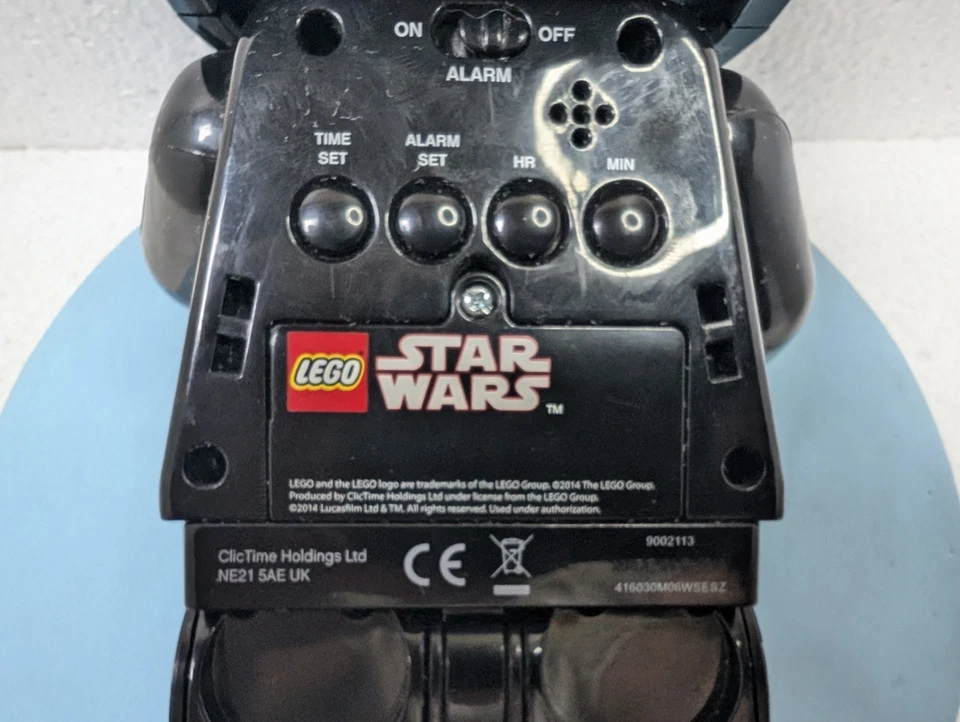 Lego Star Wars 9002113 Darth Vader Mini Figure Light Up Alarm Clock 9” Tall Foto 4 de 4