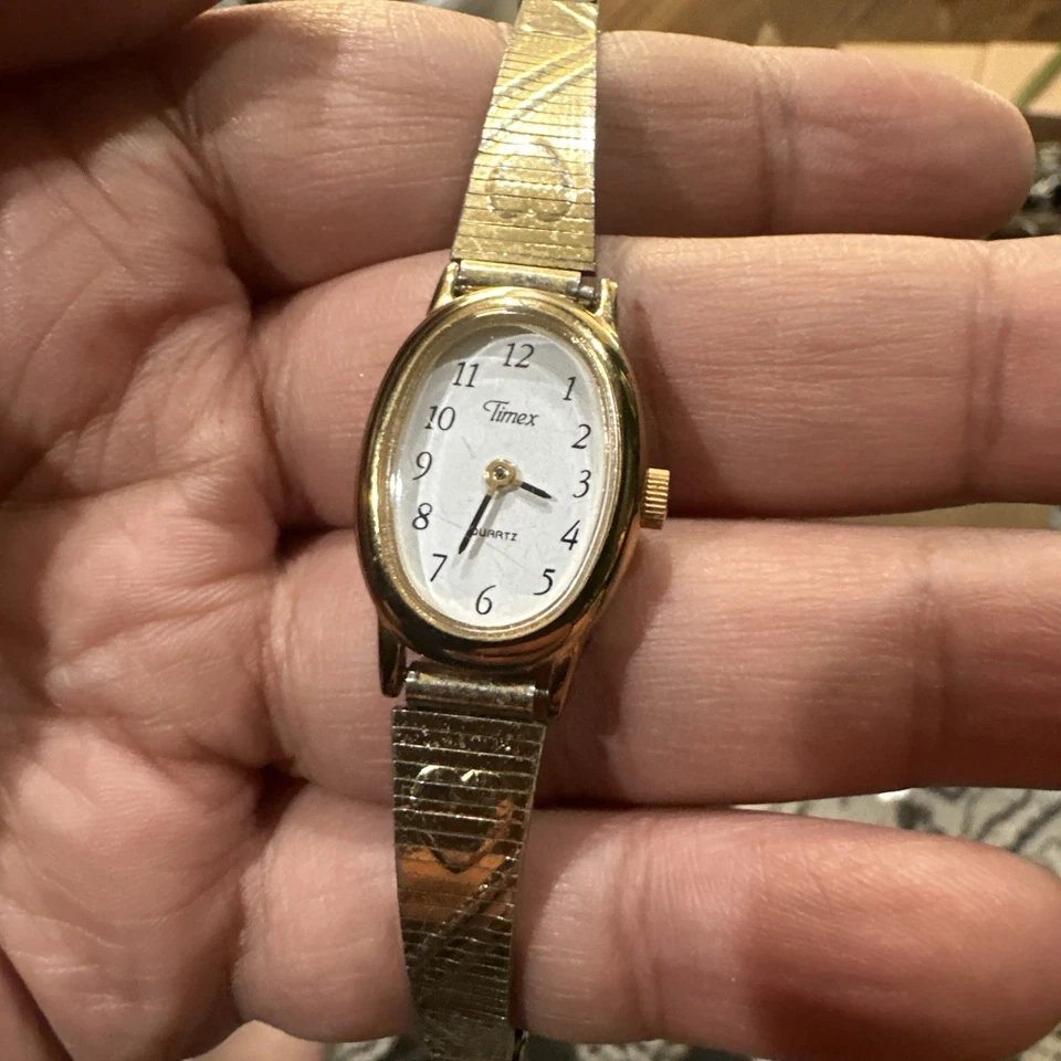 Reloj de oro Timex Cavatina de colección para mujer 18 mm pulsera de corazón ajuste 7,5-8 pulgadas Foto 2 de 4