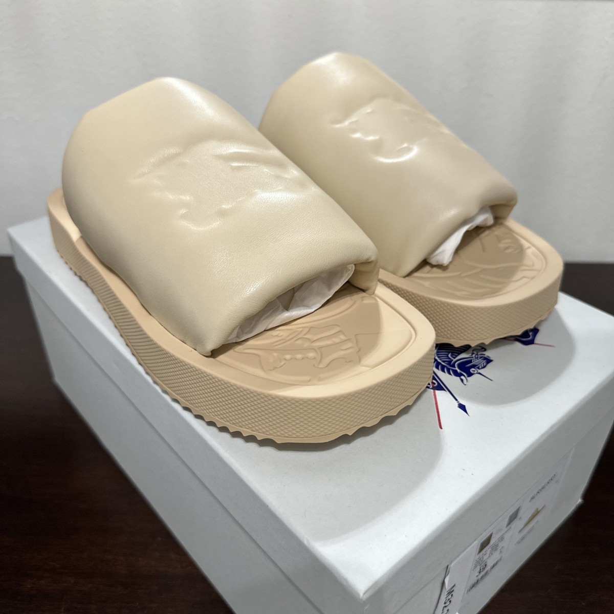 Authentic BURBERRY Men display picture 3