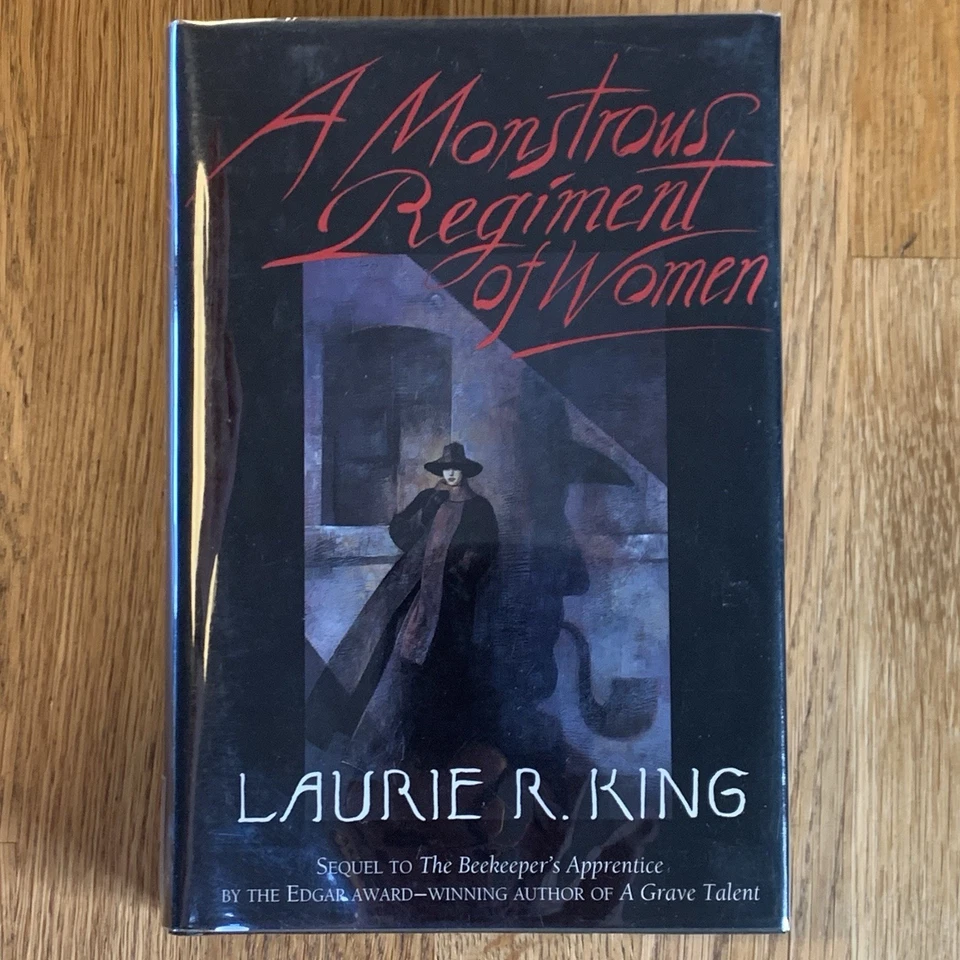 A MONSTROUS REGIMENT OF WOMEN by Laurie R. King SIGNED 1995 1st US Edition HC DJ Foto 3 de 4