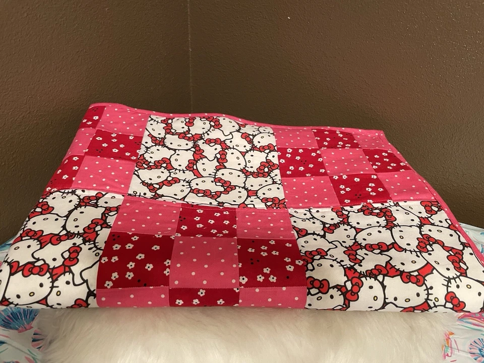 Manta/almohada para niños pequeños Hello Kitty, súper suave única hecha a mano Foto 3 de 4