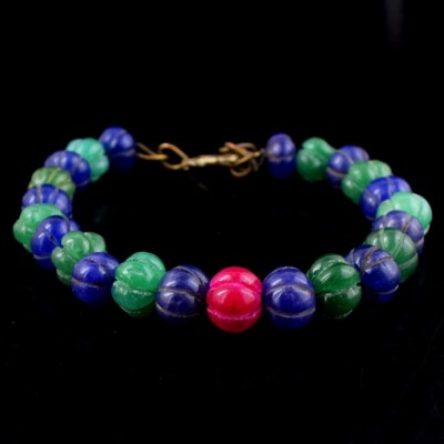 Wunderschönes Armband Smaragd, Saphir & Rubin geschnitzt 95,00 kt Perlen VK 27 E627
