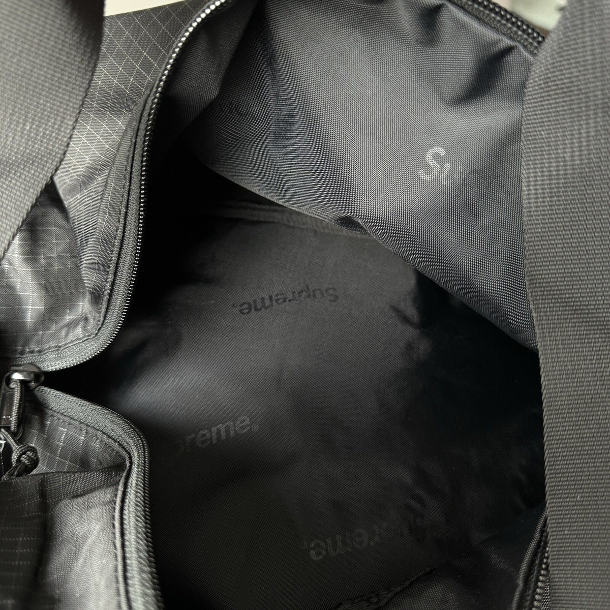 Supreme 3D Logo Black Duffle Bag FW23 NEW Authentic FW23B15 Supreme 3D Logo Black Duffle Bag FW23 NEW Authentic FW23B15