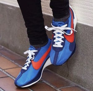 nike moon racer solar red