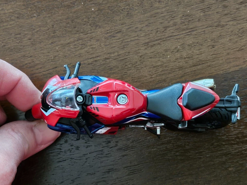 Kids Maisto 1:18 Ducati SuperSport S motorcycle racing bike Plastic model toy - Image 2 of 4