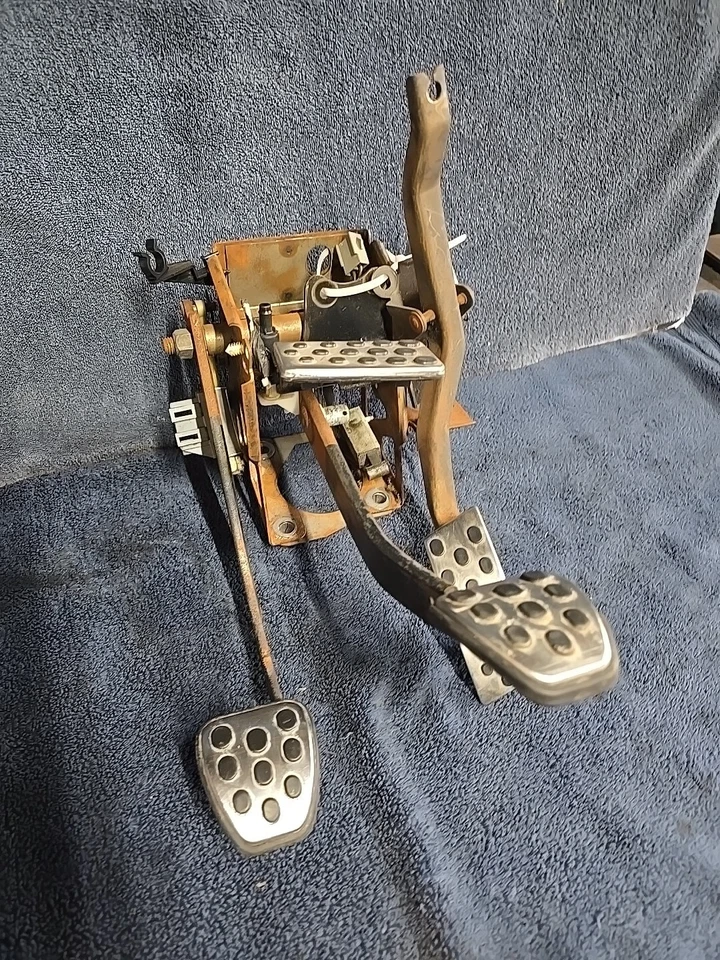 Mustang V8 1994 95 conjunto de pedal 5,0 embrague freno gasolina manual 5 velocidades  Foto 2 de 4