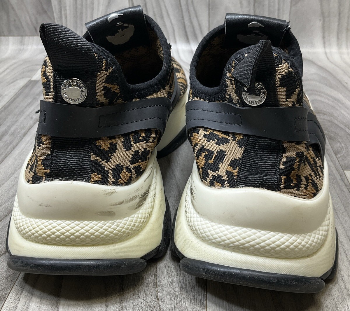 Steve Madden☆ 光沢メタリック・トリプルベルト・スニーカー Steve Madden☆ 光沢メタリック・トリプルベルト・スニーカー