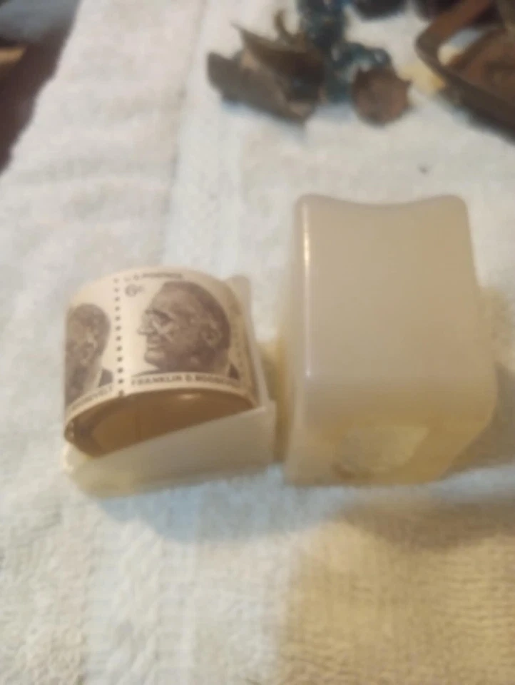 34 New/ Old stock FDR 6 Cent Postage stamps - Image 2 of 2