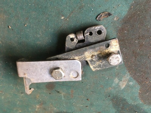 4197 Peugeot Speedfight 100 2002 Rear Frame Catch - Picture 6 of 6