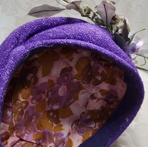 VINTAGE 1950S PURPLE PILLBOX HAT WITH VELVET FLOWERS OLD HOLLYWOOD GLAM - Image 4 of 4