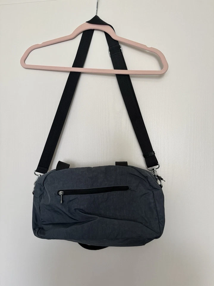 Kipling DEFEA Handtasche Umhängetasche *neuwertig*  Farbe Nocturnal Grey - Bild 2 von 4