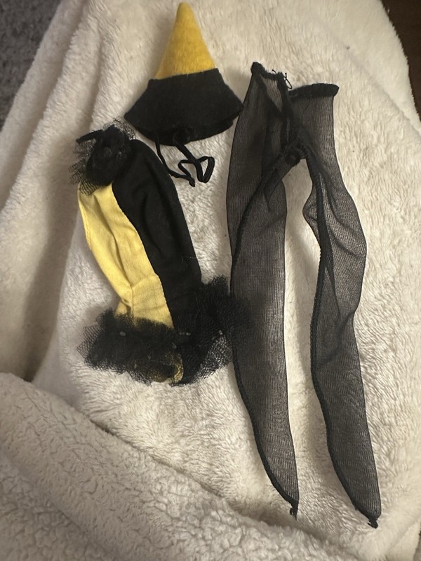 Vintage 1963 #944 Mattel Barbie Masquerade Outfit. Complete W/ Hat and Tights 