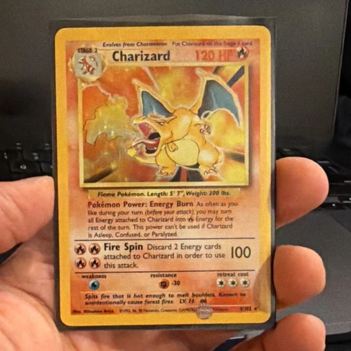 Pokémon Charizard Base Set Holo Rare 4/102 120 HP Wizards of the Coast 1999