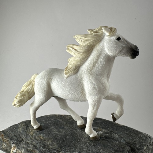 Schleich Icelandic Stallion Island 2011 Figure Retired 41351 - Picture 3 of 8