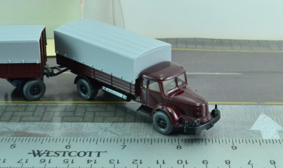Camión Wiking 24480 Old Timer KRUPP TITAN con remolque escala 1:87 Foto 2 de 3