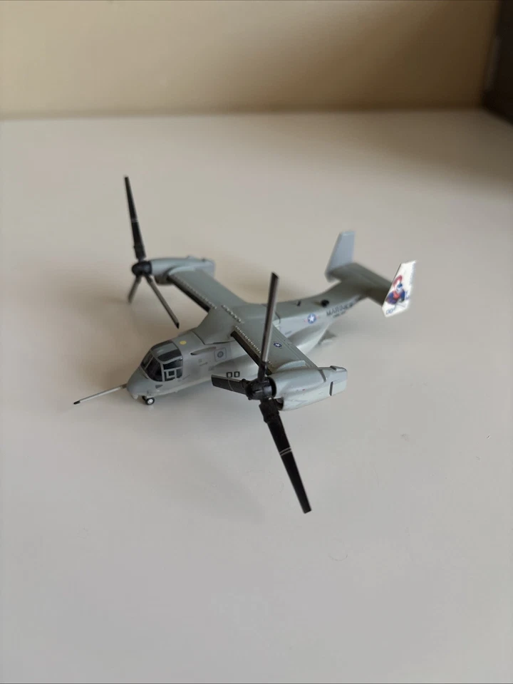 Herpa 1/200 Bell/Boeing MV-22B Osprey VMM-365 “Blue Knights” Foto 3 de 4