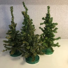 4- Christmas Town Village Accessory Green pine tree, plastic base(157)