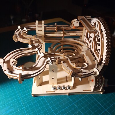 Kugelbahn Holz Kurbelbetrieb 4 Kugeln