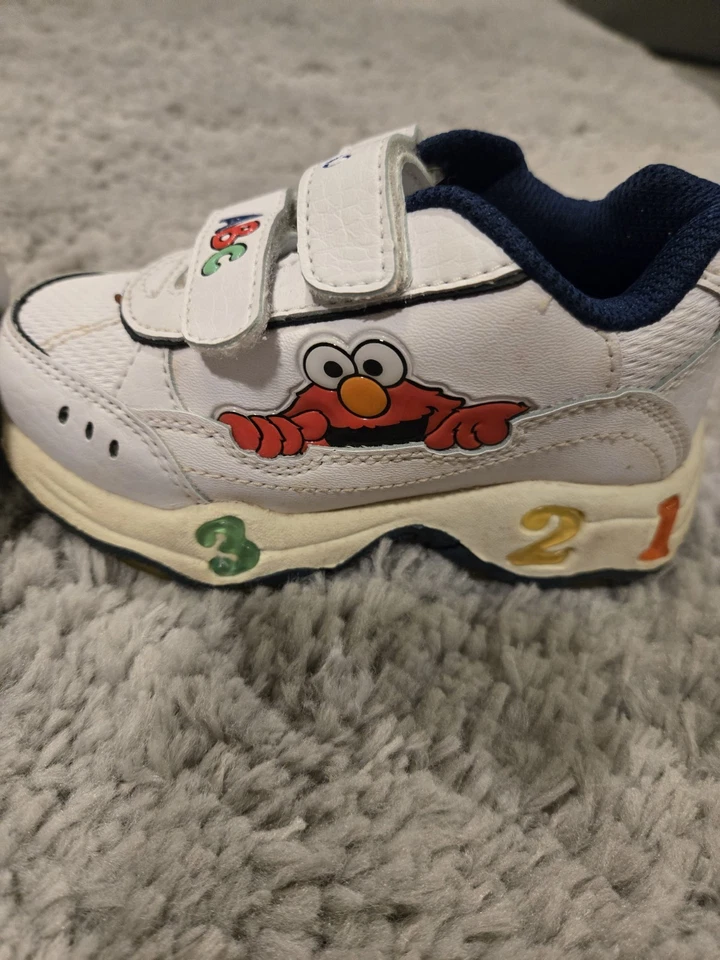 芝麻街复古蹒跚学步男孩运动鞋白色 ELMO 可收藏 8 码 — 第 2/4 张图片