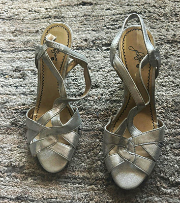 Women s Silver Faux Leather Strappy Ankle Strap Sandals 9 Buckle