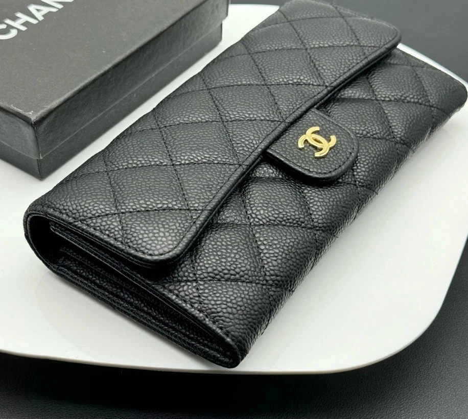 Carteira CHANEL acolchoada pele de cordeiro logotipo ouro preto | Bolsa feminina de luxo com aba longa - Imagem 3 de 4