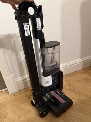 Shark Stratos Akku Pet Pro Stielstaubsauger weiß/marine IZ402UKTSB