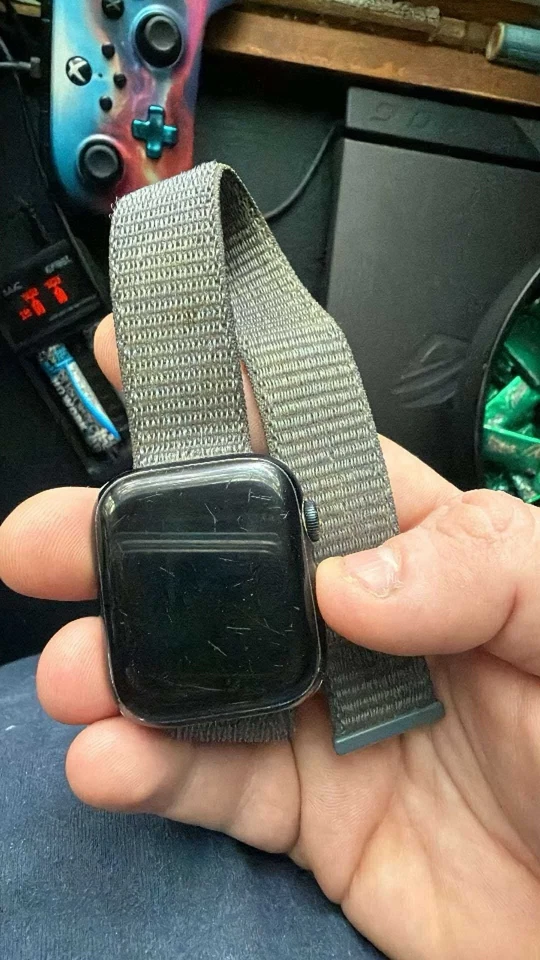 Apple Watch Series 9 41mm GPS WiFi Cellular Unlocked, Aluminum Case - Image 4 of 4