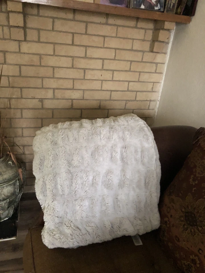 Manta Pottery Barn PB Adolescente Rotched Gris Pálido Imitación Piel 45x60" Usada en Excelente Condición Foto 4 de 4