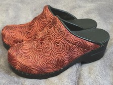 Sanita Women  s Original Clogs Professional Nursing Red Rose Pattern EU 35 US 5