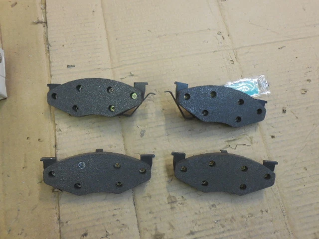 Pastillas de freno de disco semi metálicas delanteras para Plymouth Voyager 1988 65-367 Foto 2 de 3