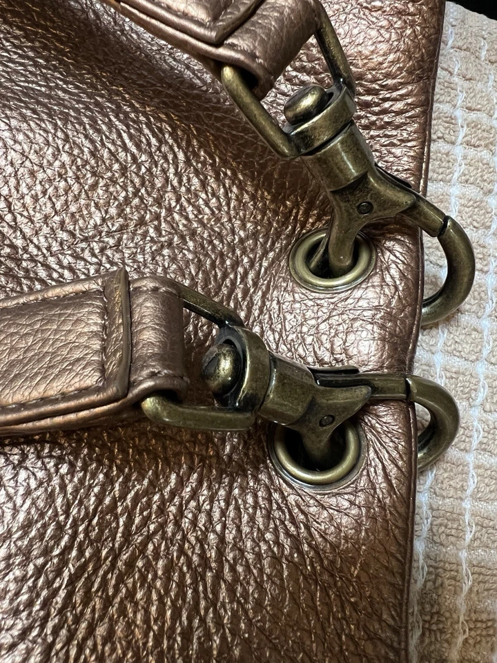 Cartera de Cuero Steve Madden - Color Dorado Metálico - Borde Joya - ¡Mucho Bling!! Foto 4 de 4