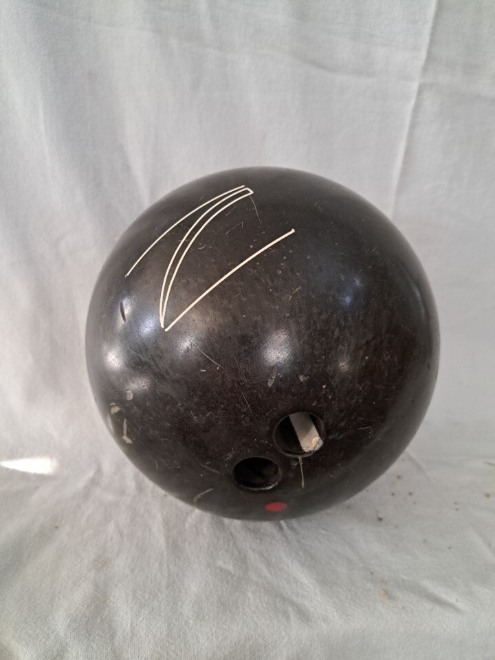 Preowned Vintage Brunswick Z Zone Bowling Ball 14 lb 14 oz Preowned Vintage Brunswick Z Zone Bowling Ball 14 lb 14 oz