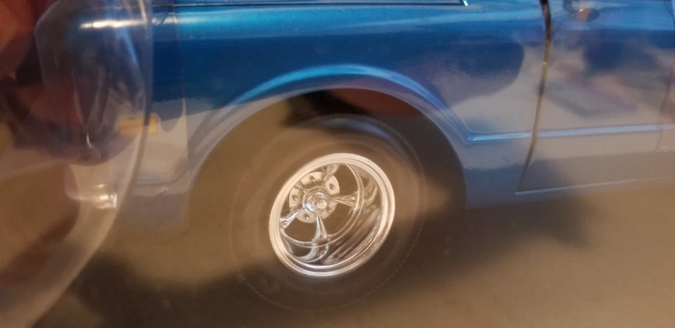 Chevy 1968 Pick-up  BLUE  1/18 By Johnny Lightning/ Playing Mantis  - Image 3 of 4