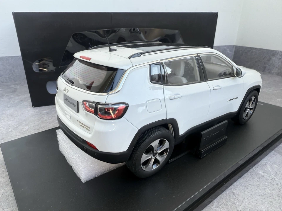 Jeep Compass 1/18 - Immagine 4 di 4